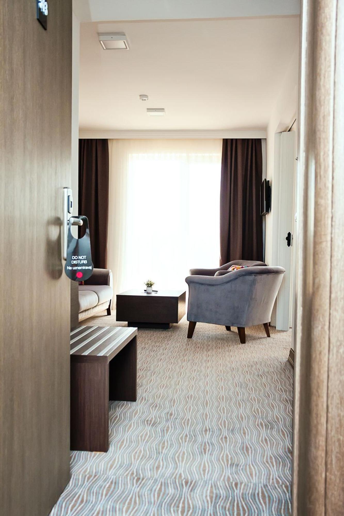 Bosphorus Hotel Aleksinac Bagian luar foto