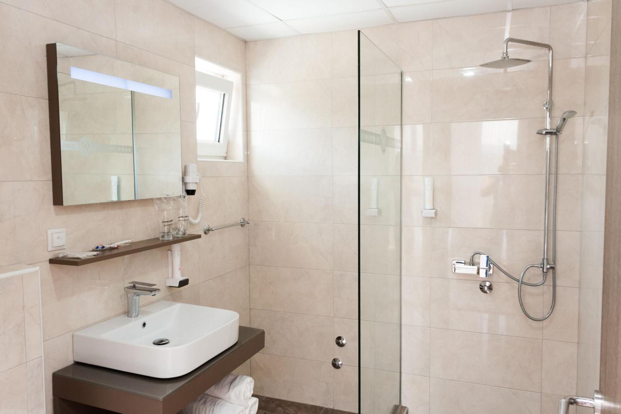 Bosphorus Hotel Aleksinac Bagian luar foto