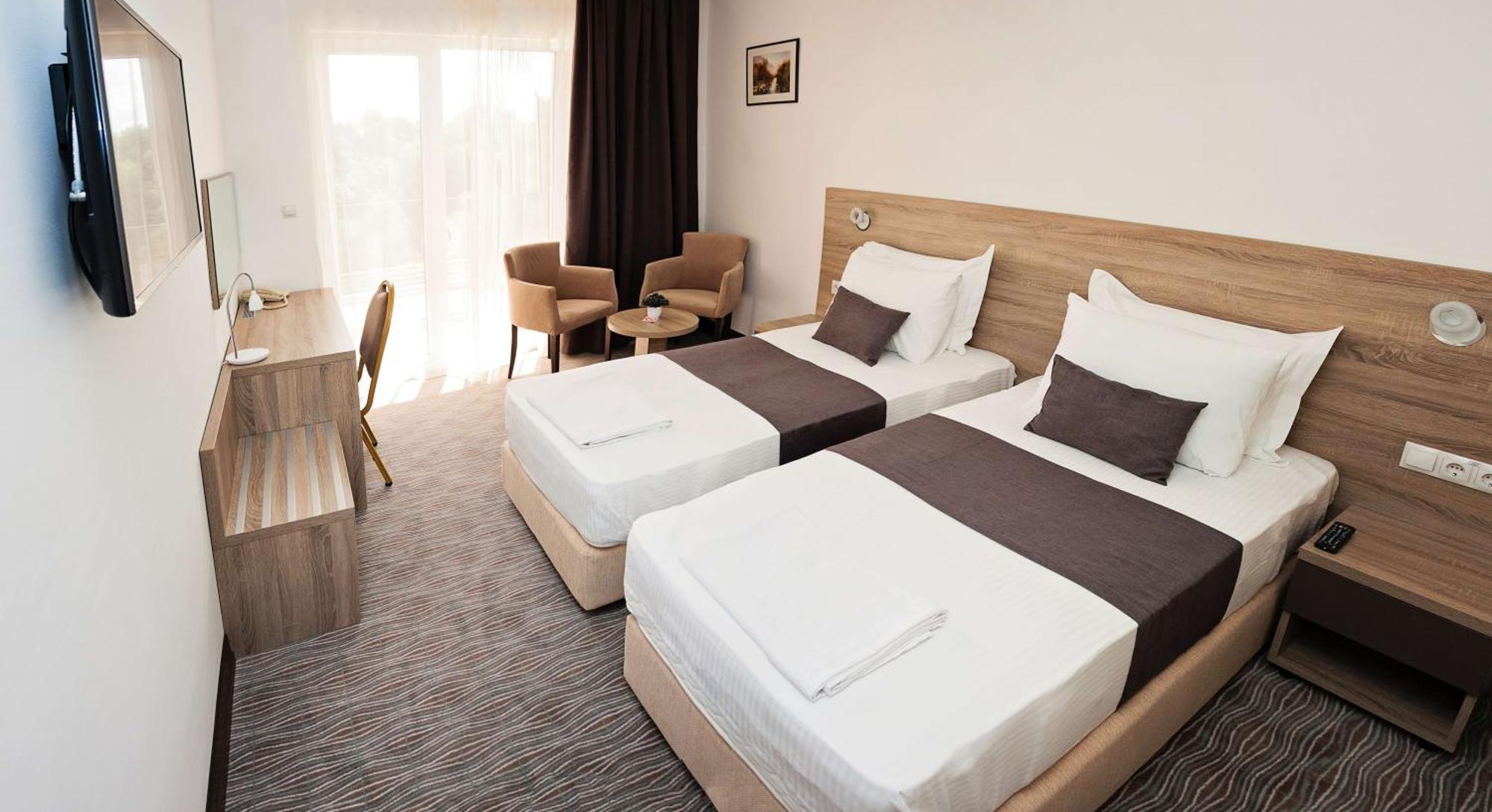 Bosphorus Hotel Aleksinac Bagian luar foto