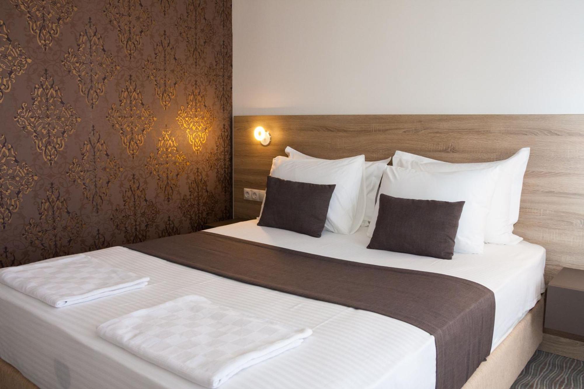 Bosphorus Hotel Aleksinac Bagian luar foto