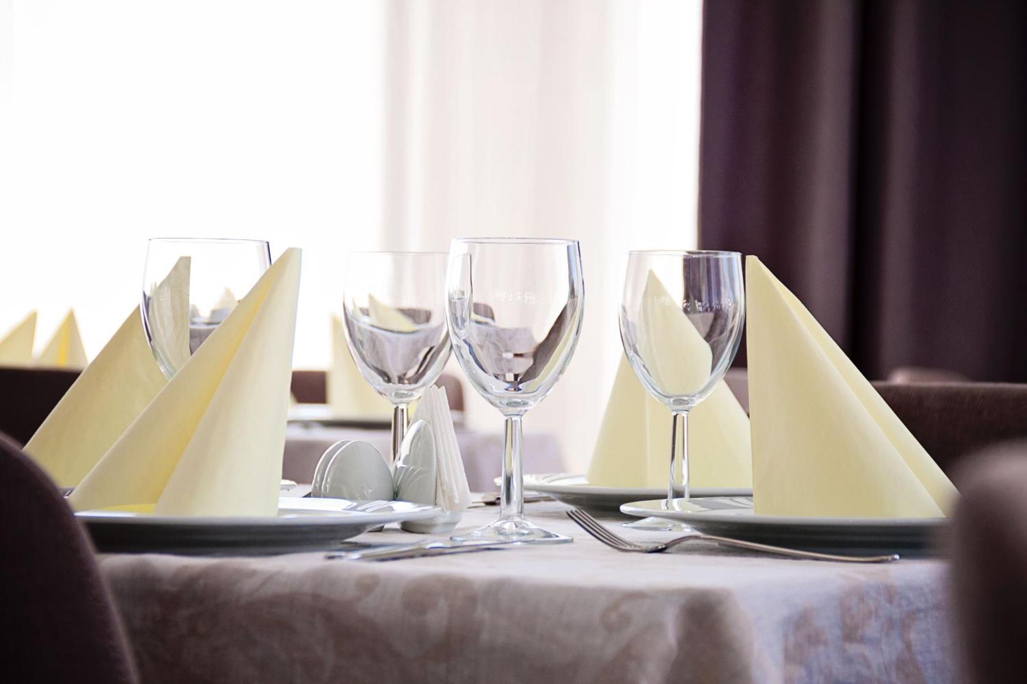 Bosphorus Hotel Aleksinac Bagian luar foto