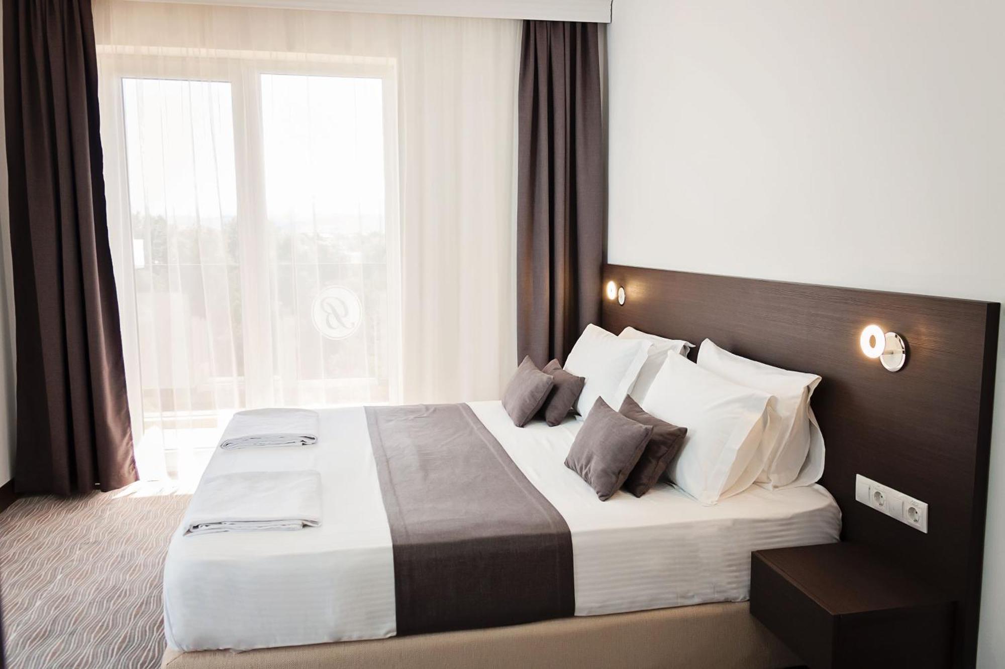 Bosphorus Hotel Aleksinac Bagian luar foto