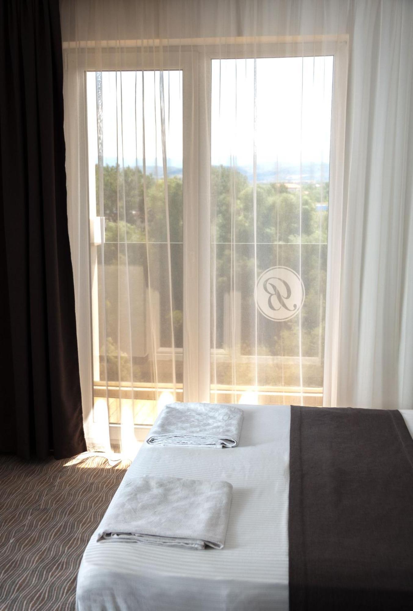 Bosphorus Hotel Aleksinac Bagian luar foto