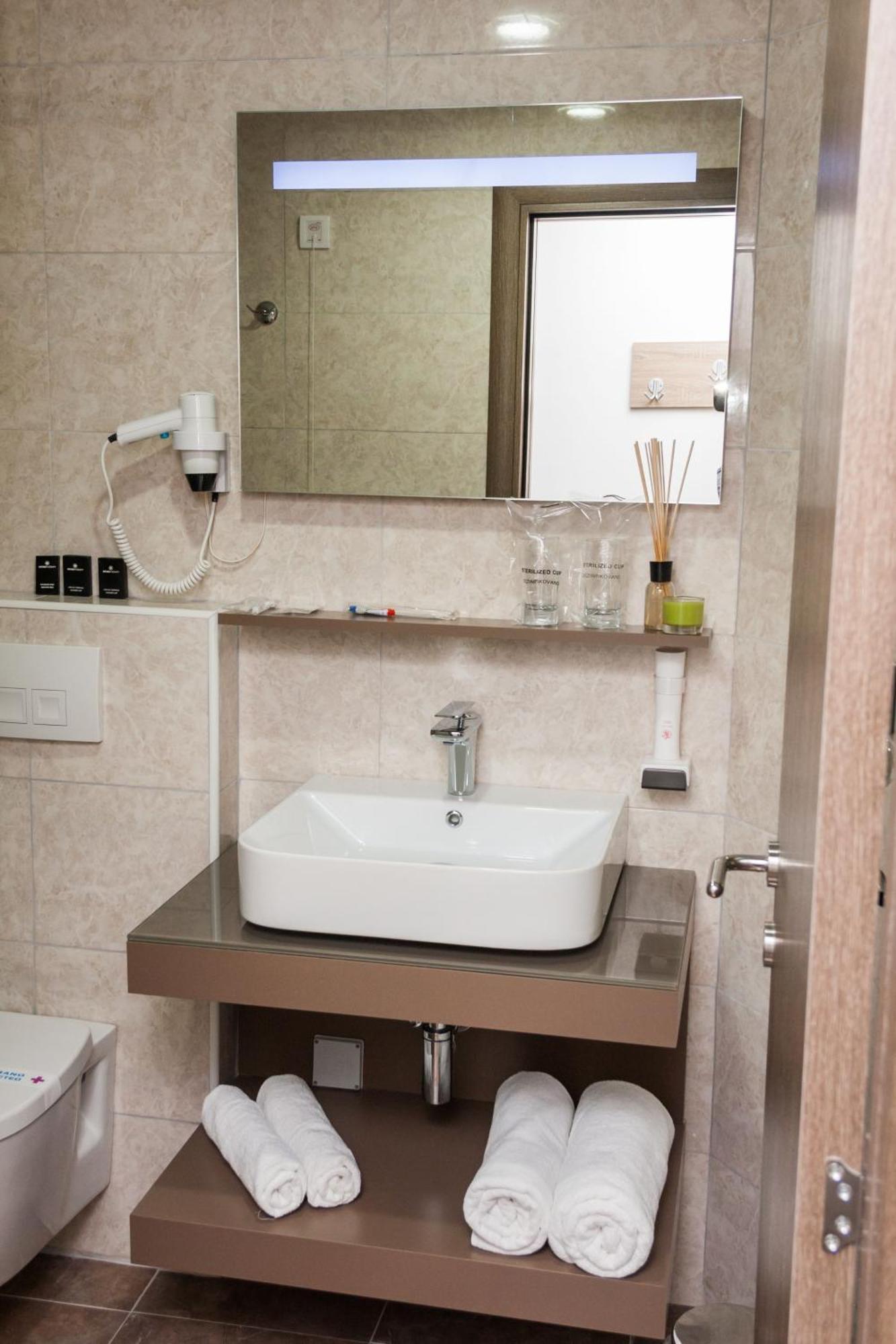 Bosphorus Hotel Aleksinac Bagian luar foto