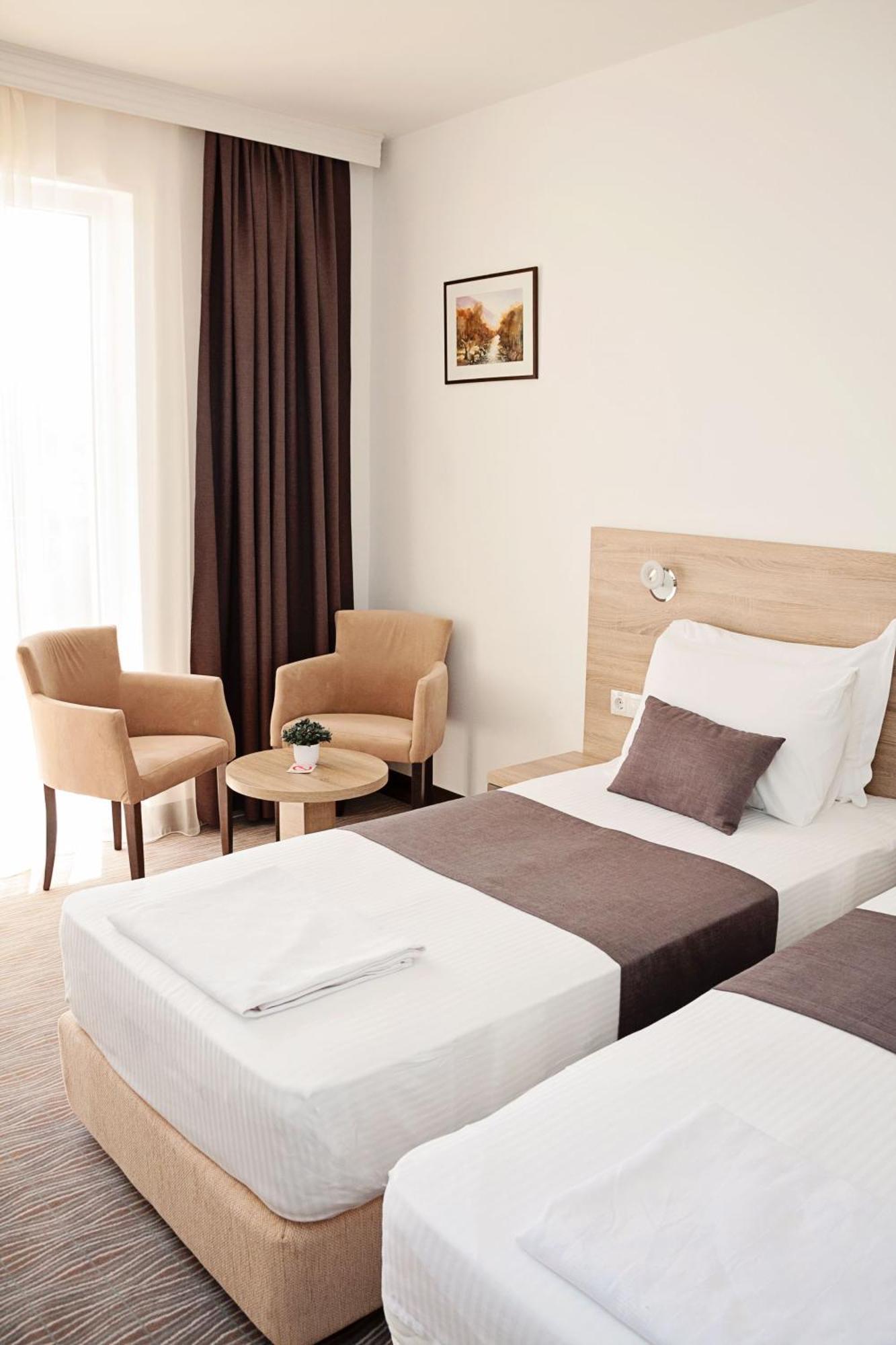 Bosphorus Hotel Aleksinac Bagian luar foto