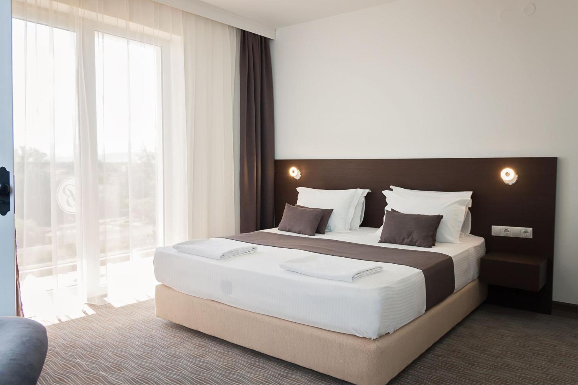 Bosphorus Hotel Aleksinac Bagian luar foto