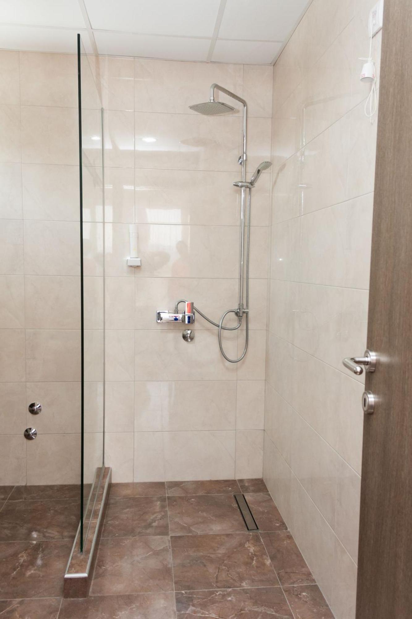 Bosphorus Hotel Aleksinac Bagian luar foto