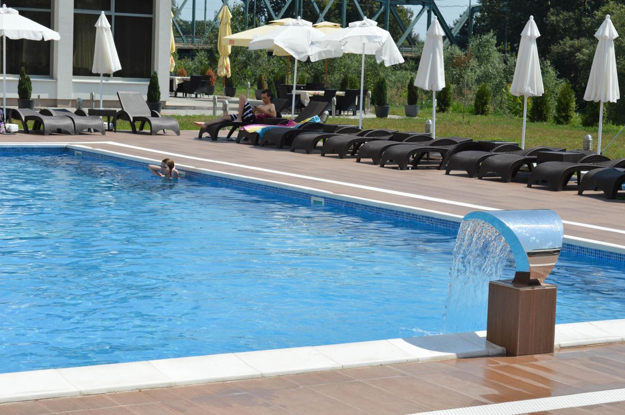 Bosphorus Hotel Aleksinac Bagian luar foto
